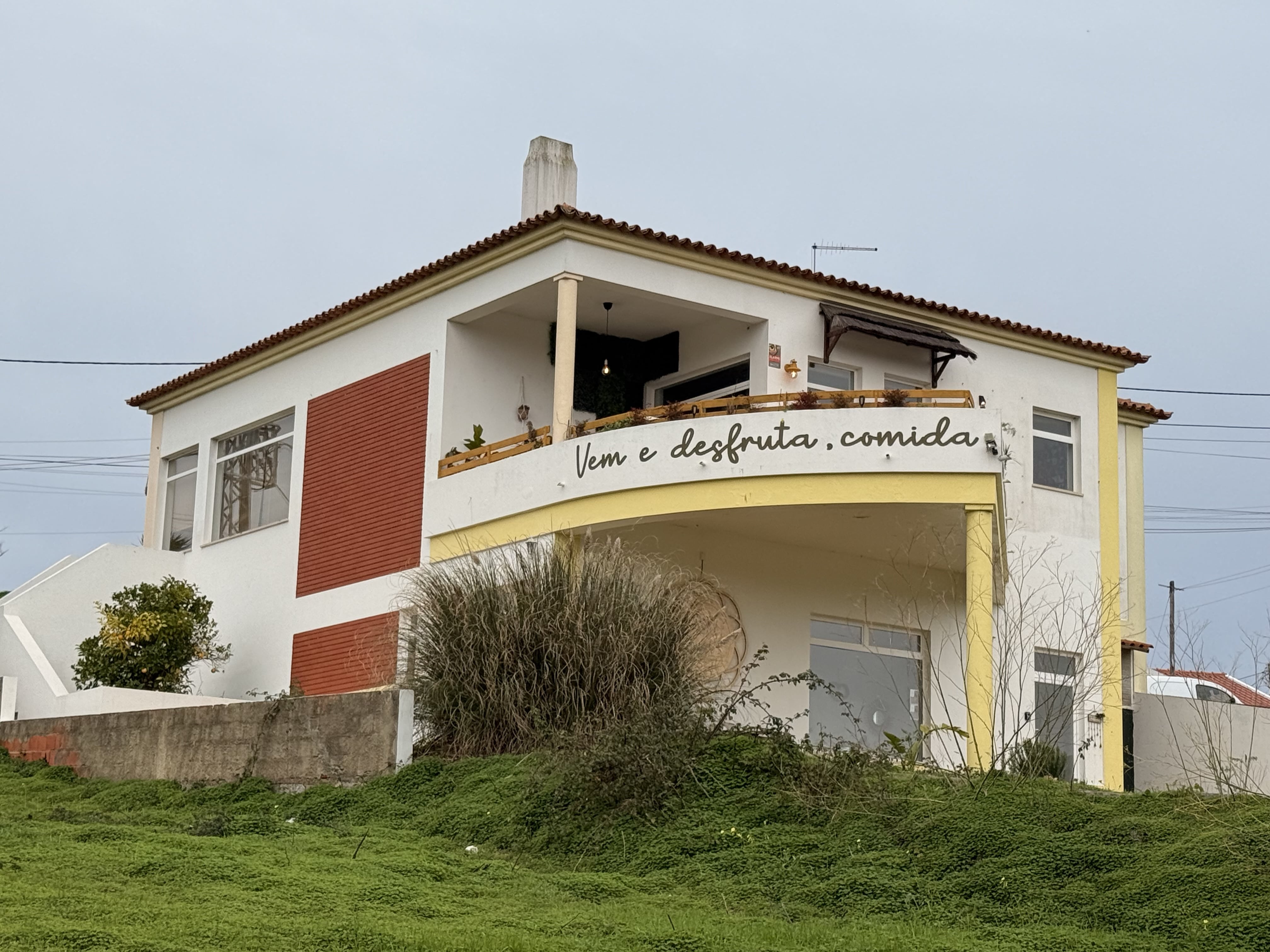 Vue extérieure du restaurant Amor Meco à Aldeia do Meco, Setúbal