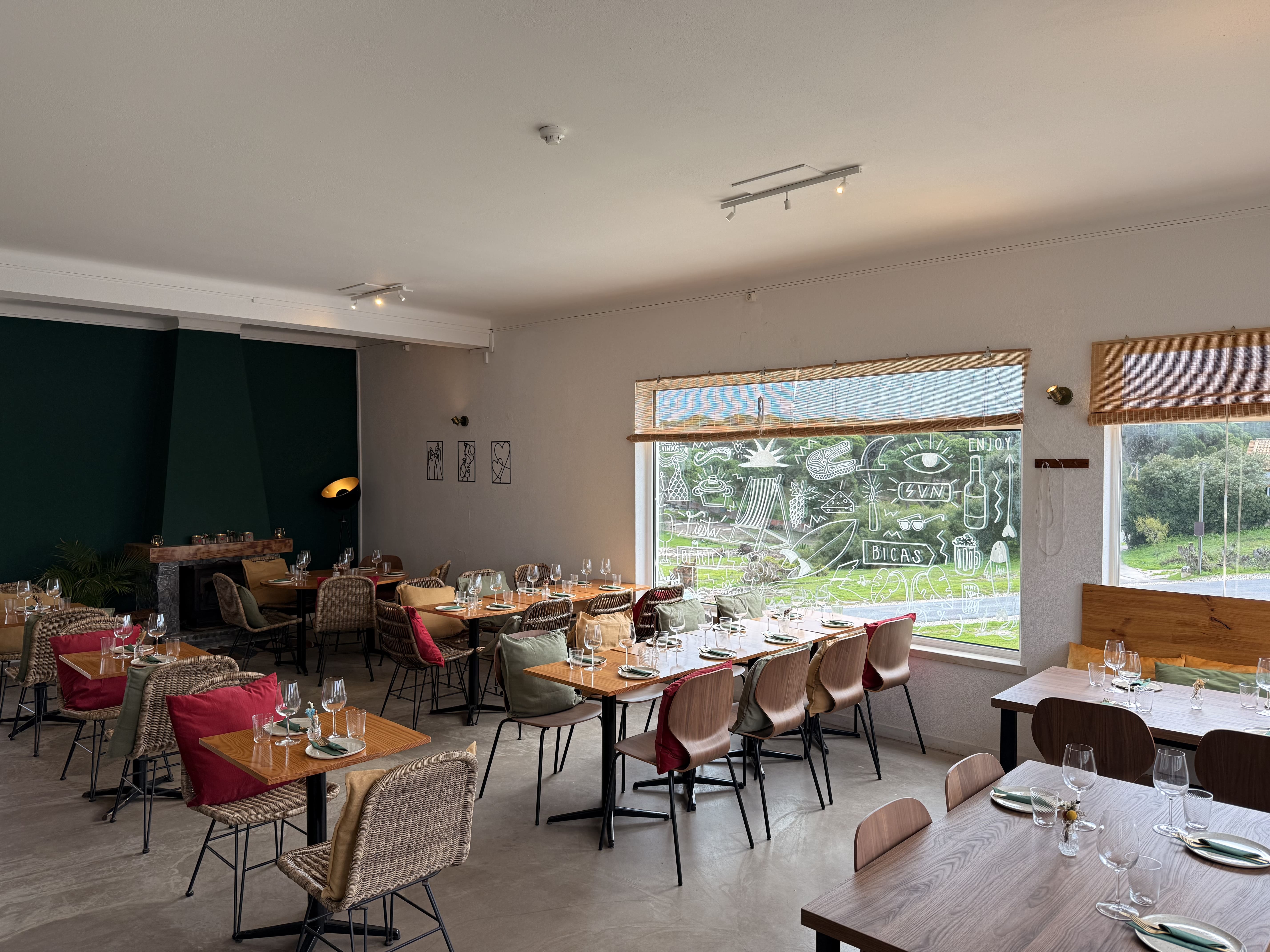 Espace intérieur au restaurant Amor Meco à Aldeia do Meco, Setúbal