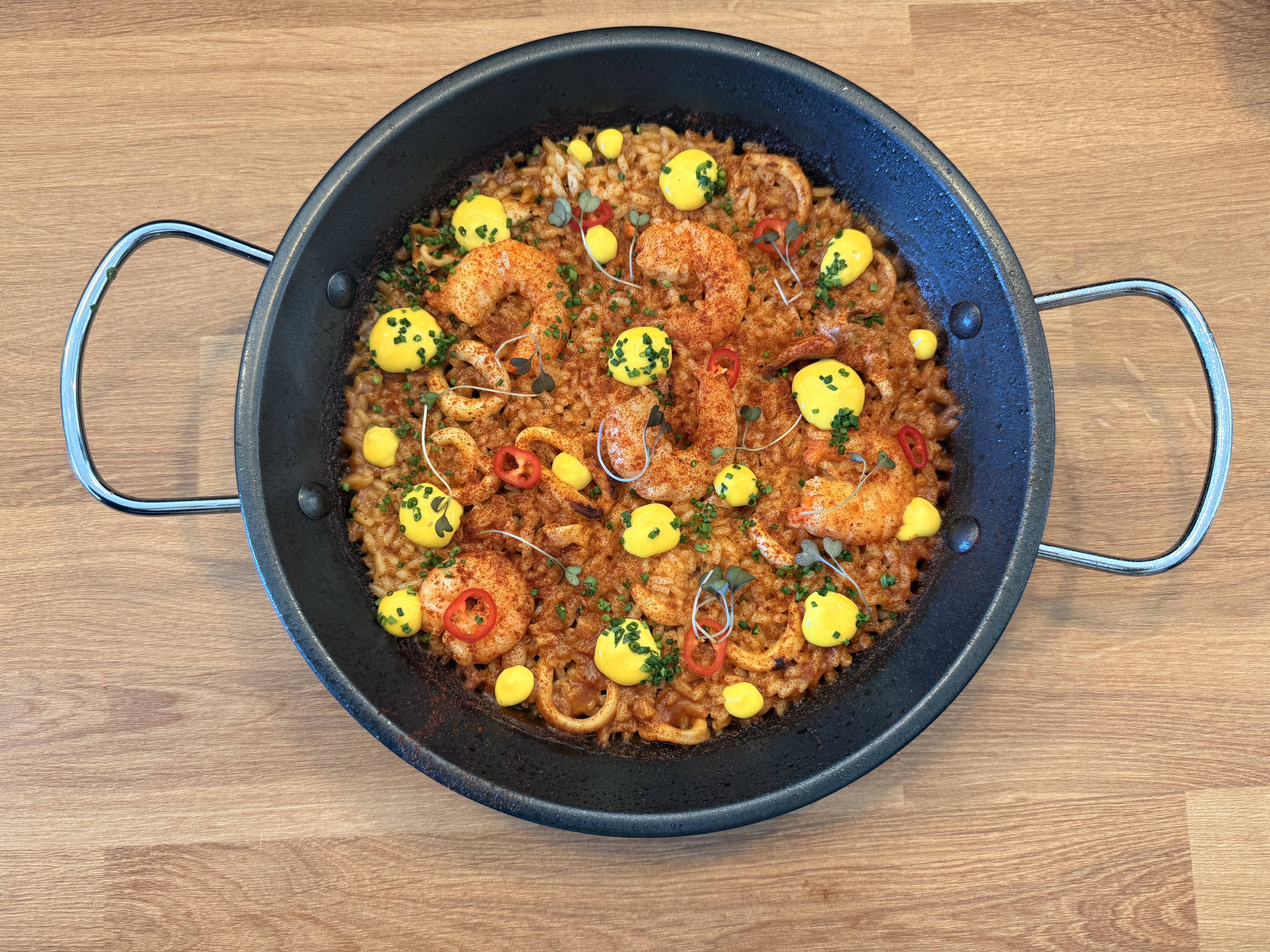 Plat de riz aux calmars et crevettes au restaurant Amor Meco à Aldeia do Meco, Setúbal